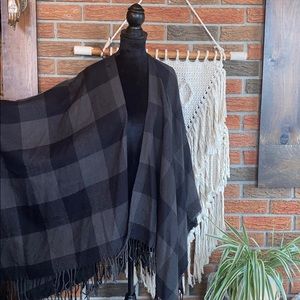 🖤 International INC Company Shall / Poncho